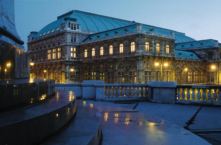 Wiener Staatsoper bei Nacht ©WienTourismus  MAXUM